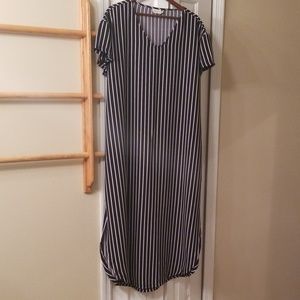 EUC Crescent Drive V Neck Maxi Dress
